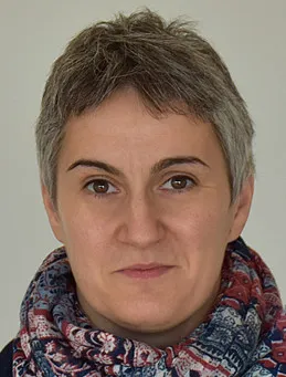 Melinda Rezeli. Portrait photo.